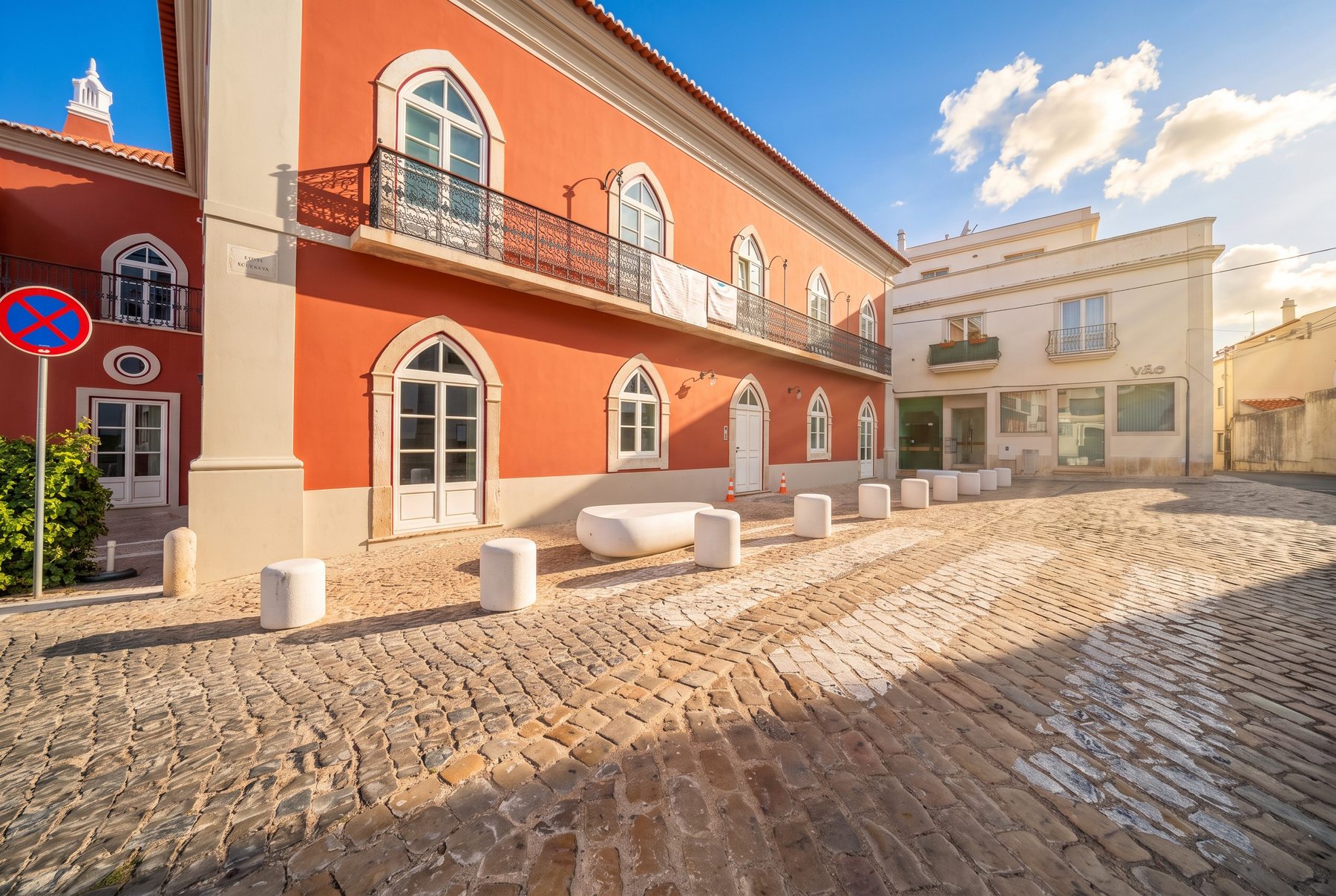 Casa da Coroa — restored manor facade on the cobbled church square of Alcantarilha