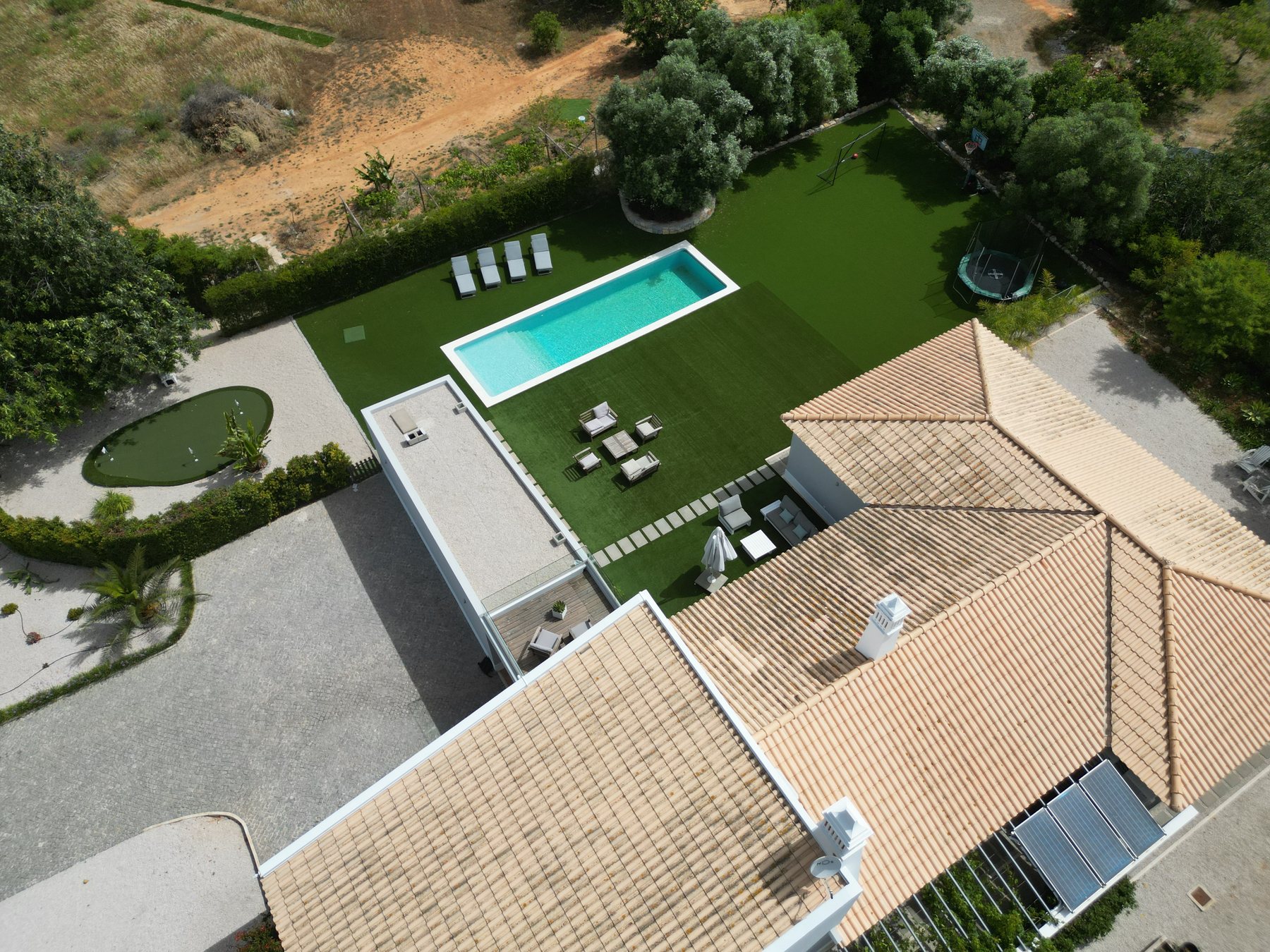 Vale da Rosa, Estoi — top-down view of the swimming pool and patio