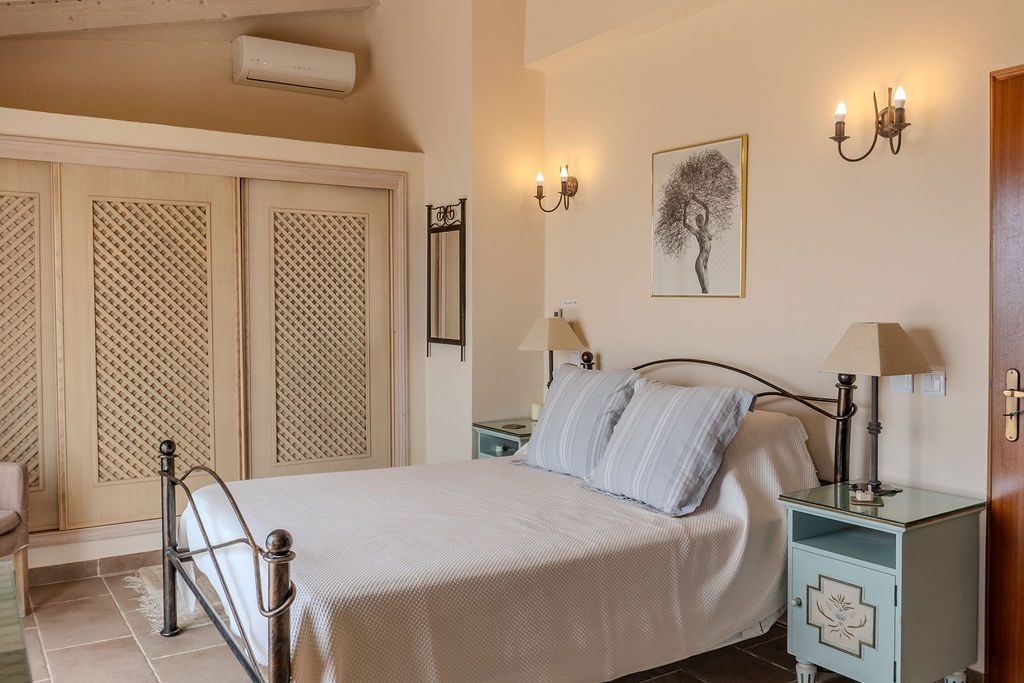 Estoi country estate — bright double bedroom