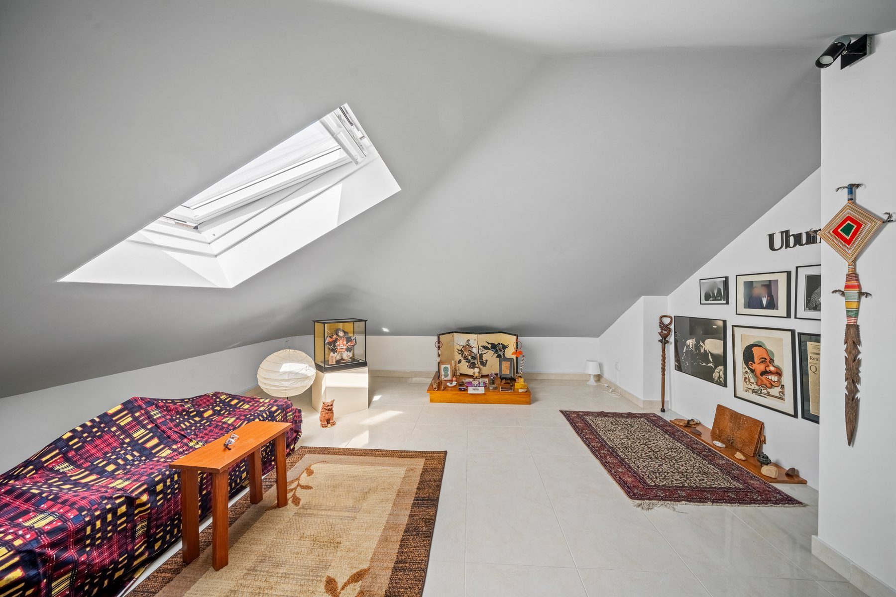 Large flexible room at street level, suitable for a gym or games room