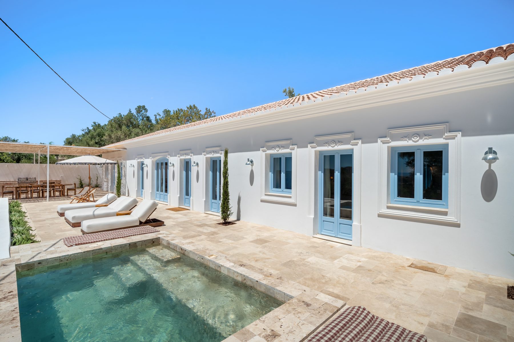 Santa Bárbara de Nexe — restored farmhouse with plunge pool