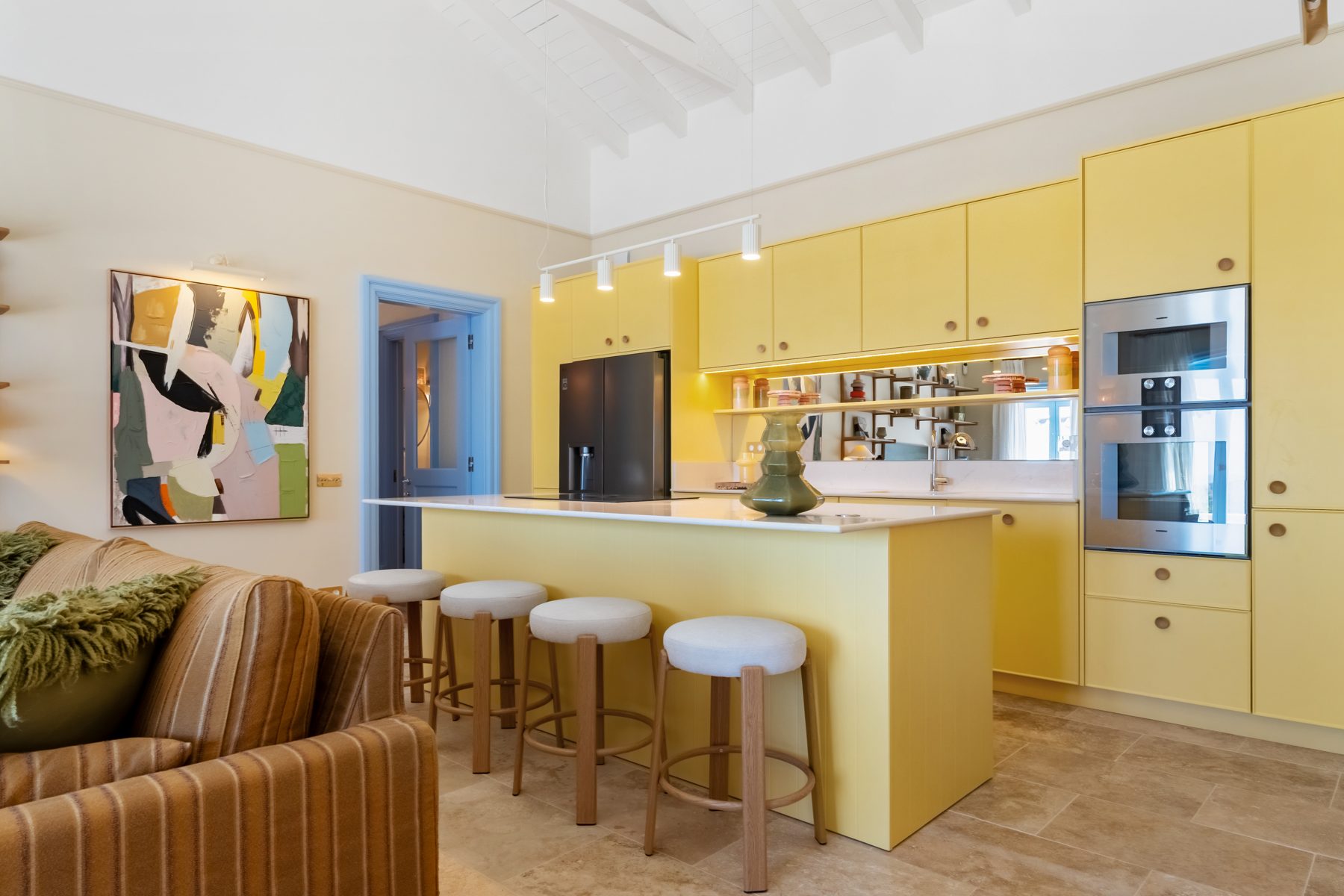 Santa Bárbara de Nexe — bespoke Silestone island kitchen