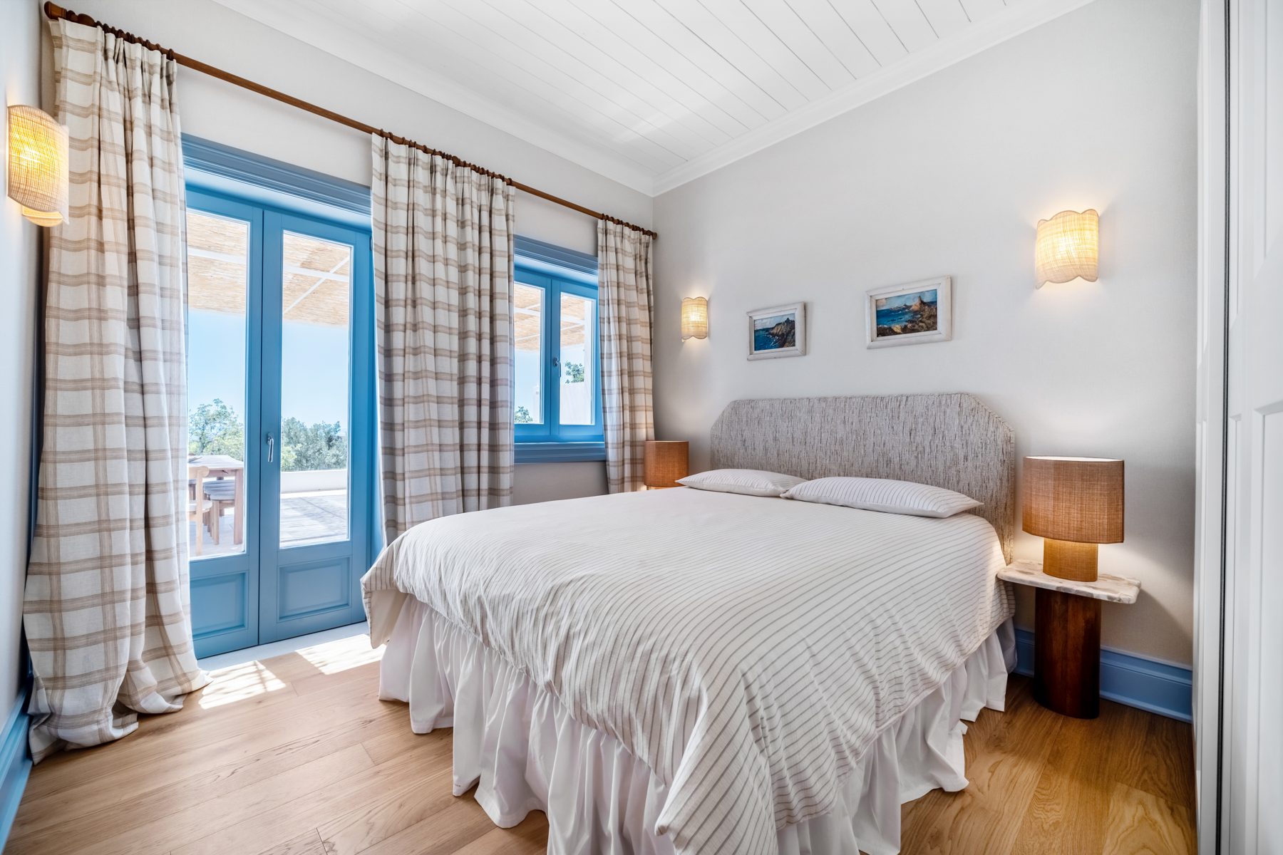 Santa Bárbara de Nexe — bedroom with terrace access