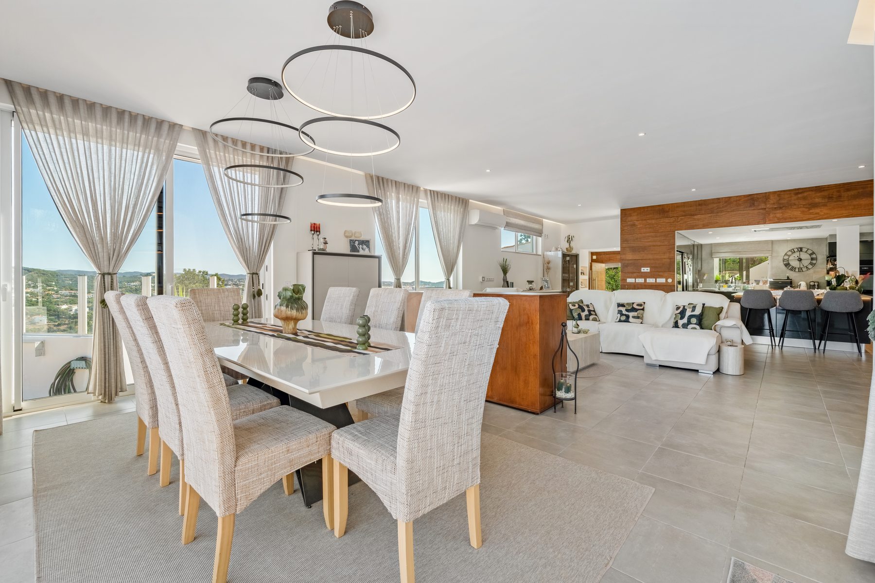 São Brás Villa — dining area facing the view