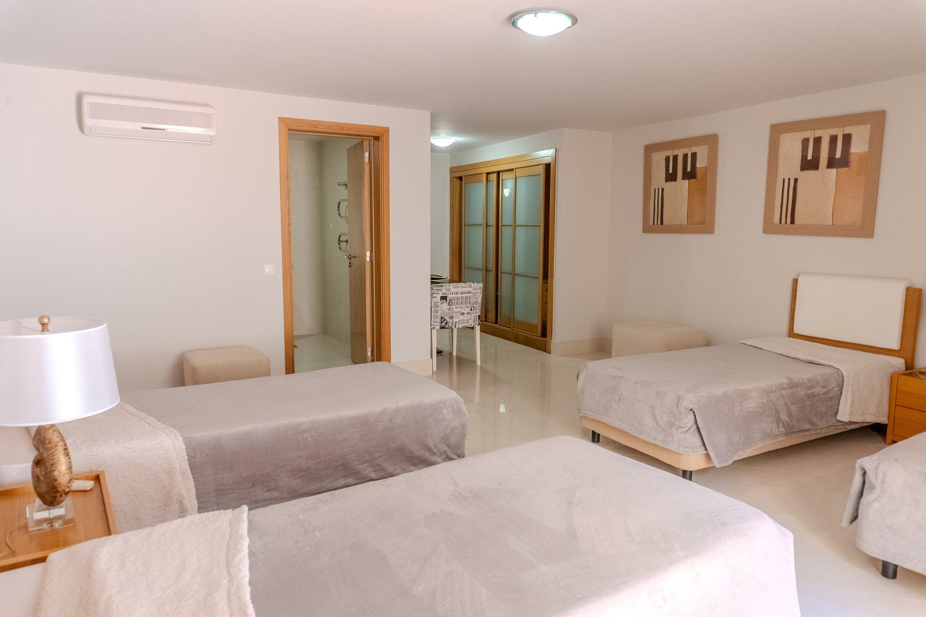 Vila Sol end-terrace, Palmyra — bright twin bedroom